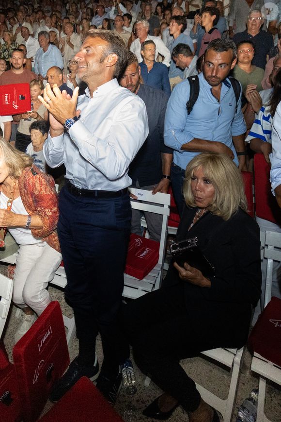 Exclusif - Le président Emmanuel Macron, sa femme Brigitte au spectacle de Dany Boon "Clown n'est pas un métier" lors du 41ème Festival de Ramatuelle le 12 août 2025.

© Cyril Bruneau / Bestimage