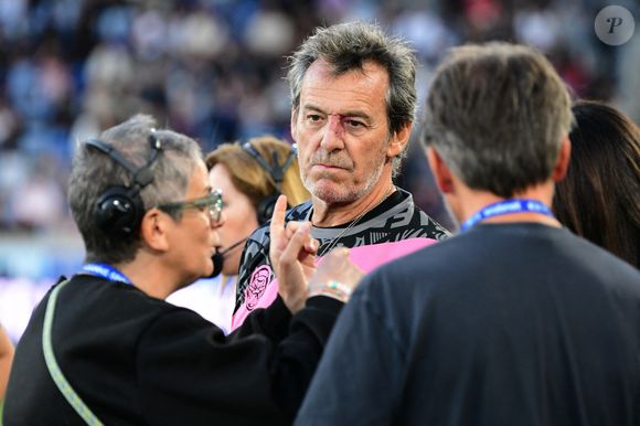 Jean-Luc Reichmann - Célébrités lors du match de gala caritatif entre l’équipe de Nico Capone et celle de Redouane Bougheraba au profit des fondations Théodora et Terres d’espoir en faveur des enfants hospitalisés et des personnes en difficulté au stade de la Tuiliere  à Lausanne en Suisse le 6 Septembre 2025. © Romain Doucelin/Bestimage