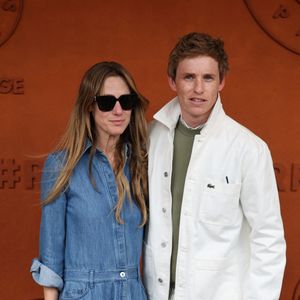 L’acteur britannique Eddie Redmayne et sa femme Hannah Bagshawe avaient fait le déplacement à Roland-Garros
Eddie Redmayne et sa femme Hannah Bagshawe au village lors des Internationaux de France de Tennis de Roland Garros 2025, à Paris, France, le 6 juin 2025. © Jacovides-Moreau/Bestimage