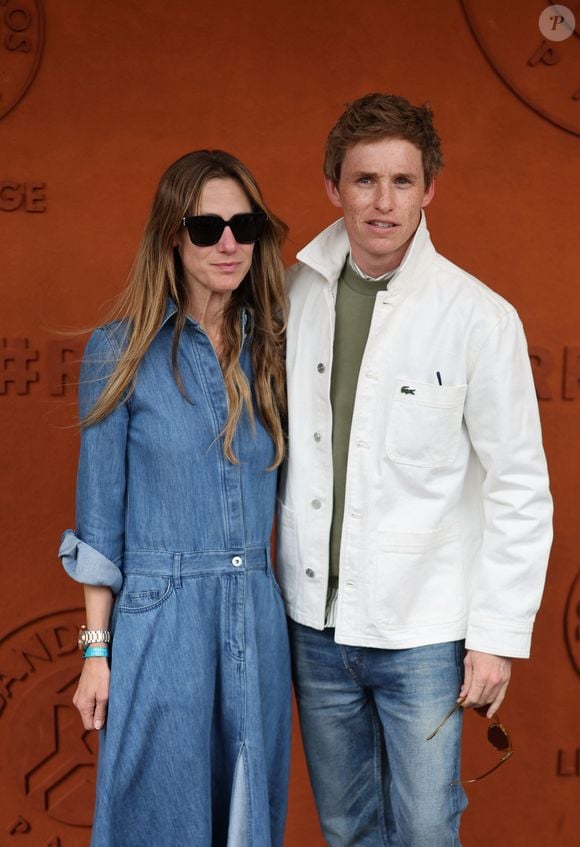 L’acteur britannique Eddie Redmayne et sa femme Hannah Bagshawe avaient fait le déplacement à Roland-Garros

Eddie Redmayne et sa femme Hannah Bagshawe au village lors des Internationaux de France de Tennis de Roland Garros 2025, à Paris, France, le 6 juin 2025. © Jacovides-Moreau/Bestimage