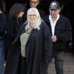 Josiane Balasko et son mari George Aguilar - Sortie des obsèques de Nadia Farès en l'église Saint-Jean-de-Montmartre à Paris, le 24 avril 2026. N.Farès est décédée le 17 avril 2026 quelques jours après un "incident cardiaque" survenu le 12 avril 2026 dans la piscine du complexe sportif, Blanche (9ème).
