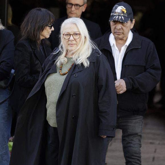 Josiane Balasko et son mari George Aguilar - Sortie des obsèques de Nadia Farès en l'église Saint-Jean-de-Montmartre à Paris, le 24 avril 2026. N.Farès est décédée le 17 avril 2026 quelques jours après un "incident cardiaque" survenu le 12 avril 2026 dans la piscine du complexe sportif, Blanche (9ème).