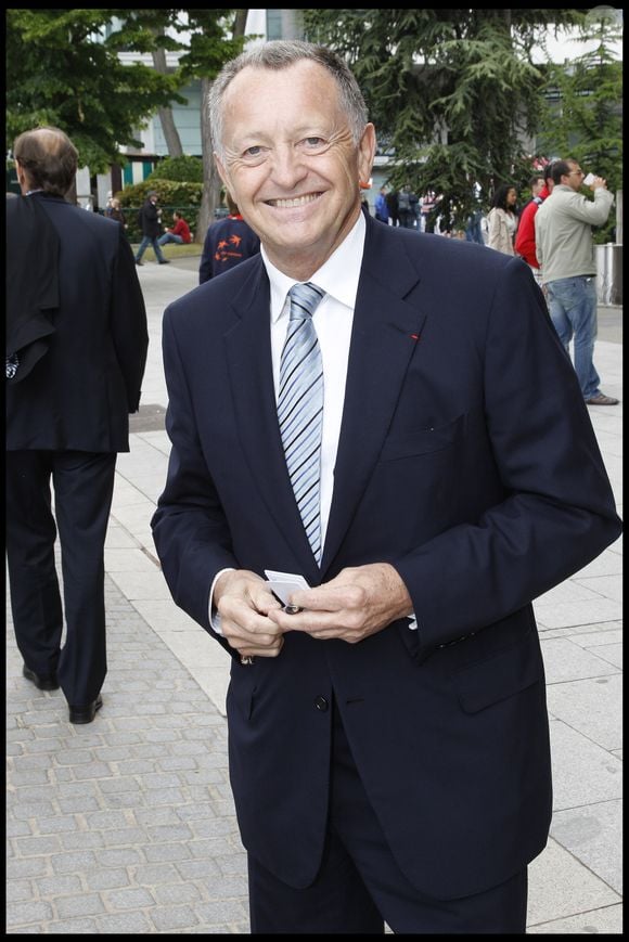 L’historique patron de l’Olympique lyonnais a passé la main à l'Américain John Textor. 

Jean-Michel Aulas à Roland-Garros en 2010