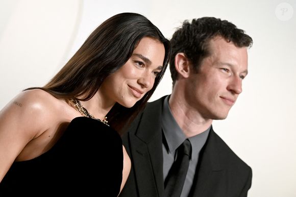 Dua Lipa et Callum Turner se sont mariés au Old Marylebone Town Hall de Londres durant le mois de mai.

Los Angeles, Dua Lipa et Callum Turner assistent à la 31ème soirée annuelle des Oscars de Vanity Fair organisée par Mark Guiducci au Los Angeles County Museum of Art (LACMA) à Los Angeles le 15 mars 2026.
Crédit : AGENCE / BESTIMAGE