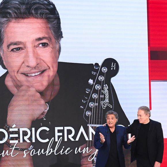 Et il n'est pas venu seul : son petit-fils Matéo est également de la partie et le duo s'est produit ensemble sur le plateau.

Exclusif - Frédéric François et Michel Drucker lors de l'enregistrement de l'émission Vivement dimanche présentée par M.Drucker aux studios Rive Gauche, à Paris, France, le 1er octobre 2025. Diffusion sur France 3 le 9 novembre 2025. © Guillaume Gaffiot/Bestimage