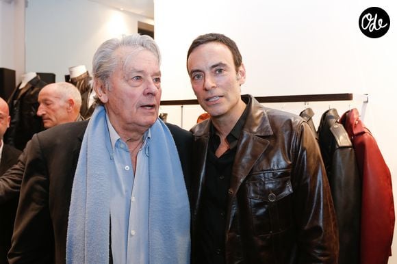 Exclusif - Alain Delon et son fils Anthony Delon - Lancement de la marque de vêtements de cuir "Anthony Delon 1985" chez Montaigne Market à Paris. Le 7 mars 2017
© Philippe Doignon / Bestimage