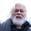 Paul Watson père de famille atypique : entre sa fille de 44 ans et ses garçons de 3 et 8 ans, un contraste frappant