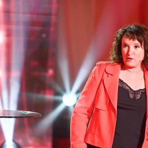 Pour ce numéro inédit de l'émission

Exclusif - Anne Roumanoff lors de l'enregistrement de l'émission Vivement dimanche au studio Rive gauche, présentée par M.Drucker, diffusée sur France 3 le 14 juin 2026, à Paris, France, le 5 mai 2026. © Guillaume Gaffiot/Bestimage
