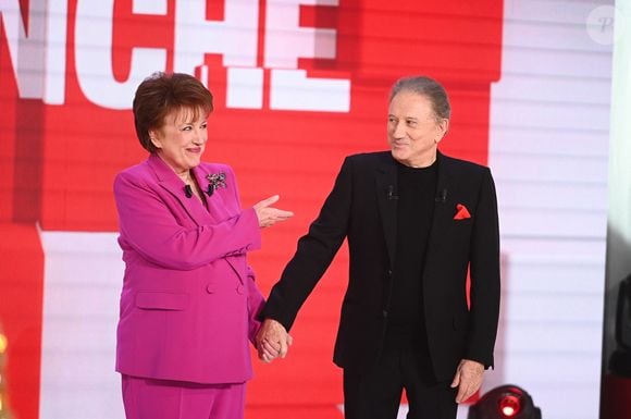 Exclusif - Roselyne Bachelot et Michel Drucker - Enregistrement de l'émission Vivement dimanche au studio Rive gauche, présentée par Michel Drucker le 16 décembre 2025. . Diffusion sur France 3 le 04/01/2026 . © Guillaume Gaffiot / Bestimage