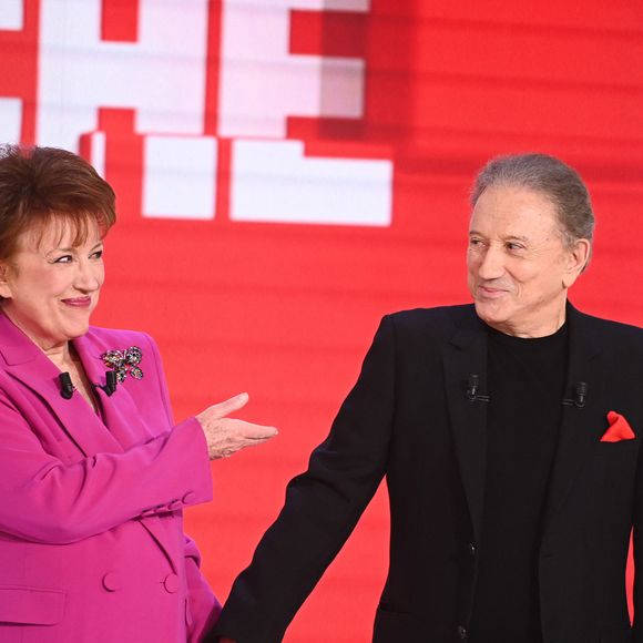Exclusif - Roselyne Bachelot et Michel Drucker - Enregistrement de l'émission Vivement dimanche au studio Rive gauche, présentée par Michel Drucker le 16 décembre 2025. . Diffusion sur France 3 le 04/01/2026 . © Guillaume Gaffiot / Bestimage