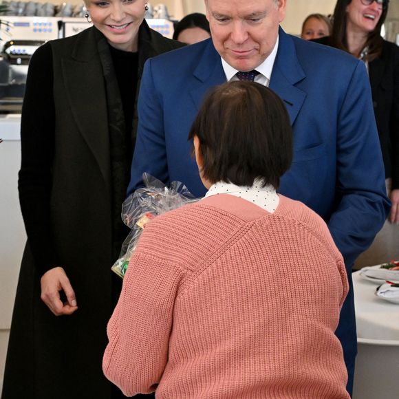 Une belle journée pour Charlene et Albert de Monaco à l’approche de Noël

Le prince Albert II de Monaco, sa femme la princesse Charlene et Camille Gottlieb ont remis les traditionnels colis de Noël aux aînés monégasques dans la meeting room du Yacht Club de Monaco dans le cadre de festivités de fin d'année de la Principauté de Monaco, le 12 décembre 2024. © Bruno Bebert/Pool Monaco/Bestimage