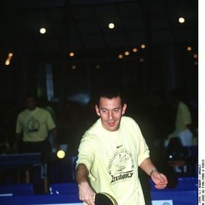 François Feldman au tournoi de ping Pong des gentlemen de Paris en 1994 © Bowen Bestimage