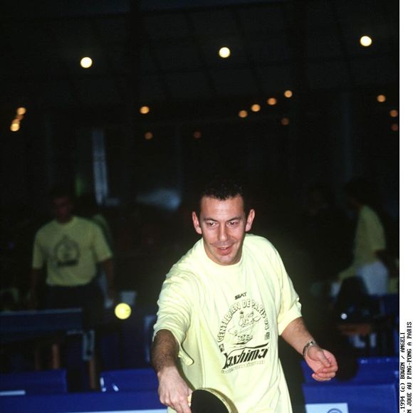 François Feldman au tournoi de ping Pong des gentlemen de Paris en 1994 © Bowen Bestimage