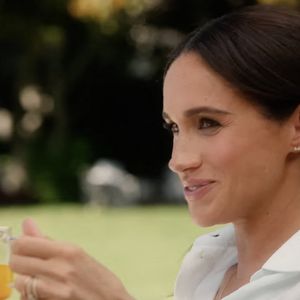Cette fois, il ne s'agit pas d'une interview contre la couronne ou d'images sur sa love story avec le prince Harry mais d'une série culinaire où la maman d'Archie et de Lilibeth dévoile tous ses secrets pour ravir les papilles de son époux.

Meghan Markle dévoile la bande-annonce de sa nouvelle série Netflix, « With Love, Meghan »