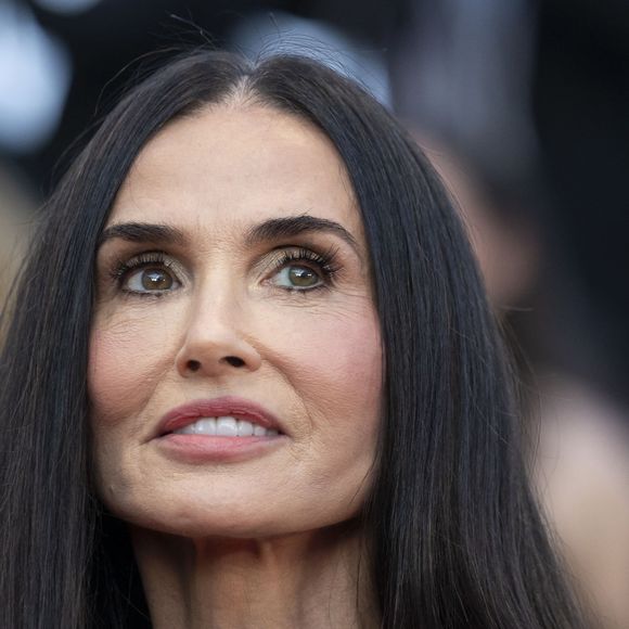 Demi Moore lors de la montée des marches lors de la cérémonie de clôture du 79e Festival international du film de Cannes, le 23 mai 2026.

© Olivier Borde / Bestimage