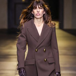Ce vendredi 24 janvier 2025 via sa story Instagram, la fille de Jane Birkin a mis en avant le défilé de la marque Fursac présenté par son directeur artistique Gauthier Borsarello. 

Lou Doillon au défilé Ami - Alexandre Mattiussi Collection Homme Prêt-à-Porter Automne/Hiver 2024-2025 lors de la Fashion Week de Paris (PFW), à Paris, France, le 19 janvier 2024.
