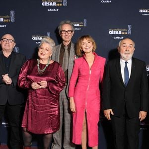 Christian Clavier, Michel Blanc, Josiane Balasko, Thierry Lhermitte, Marie-Anne Chazel, Gérard Jugnot et Bruno Moynot lors de la 46e édition de la cérémonie des César du cinéma à l'Olympia à Paris, le 12 mars 2021. 

Photo : Pascal Le Segretain / Bestimage