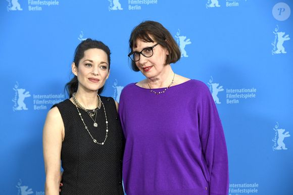 L'actrice était présente pour son nouveau rôle dans "La Tour de glace" de la réalisatrice Lucile Hadzihalilovic.

Marion Cotillard et Lucile Hadzihalilovic au photocall du film "The Ice Tower" lors de la 75ème édition du festival international du film de Berlin, le 16 février 2025.

Photo : Action Press / Bestimage
