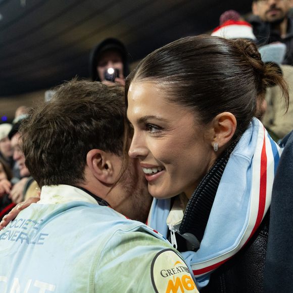Exclusif - Antoine Dupont, Iris Mittenaere lors du match de rugby du Tournoi des Six Nations France contre Angleterre au Stade de France à Saint-Denis le 14 mars 2026. © AGENCE / BESTIMAGE