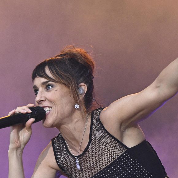 Zaz, rare dans les médias, accepte enfin un rôle de coach dans The Voice et revient sur sa relation avec la médiatisation.

La chanteuse française Zaz se produit lors du sixième festival de musique Metronome Prague à Prague, en République tchèque. Photo by Michal Krumphanzl/CTK/ABACAPRESS.COM