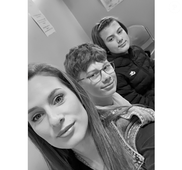 Camille Santoro avec ses fils Alessio et Nino, chez le médecin