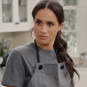 Une attention qui pourrait bien lui valoir un procès puisqu'une habitante du Maryland a tenté l’expérience chez elle. Résultat : de sévères brûlures aux jambes...


Une nouvelle image de la prochaine émission de cuisine et de style de vie de Meghan Markle sur Netflix a été révélée. Photo fournie par JLPPA