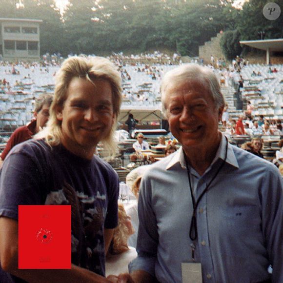 Mike Peters avec l'ancien président des Etats-Unis Jimmy Carter en 1988.