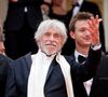 Pierre Richard a conclu son message ferme aux internautes en disant que tout cela n'était "qu'une fausse nouvelle". 

Pierre Richard, Timi-Joy Marbot - Montée des marches du film "La venue de l’avenir" lors du 78ème Festival International du Film de Cannes, au Palais des Festivals à Cannes. Le 22 mai 2025. © Jacovides-Moreau / Bestimage