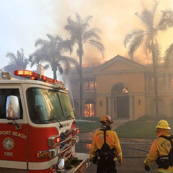 Un incendie côtier en Californie brûle 20 maisons et oblige à des évacuations, à Laguna Niguel, Californie © Ruaridh Stewart/Zuma Press/Bestimage