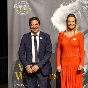 Laurent Gerra et Christelle Bardet - Photocall de la cérémonie de remise du Prix Lumière à W.Wenders à l'occasion de la 15ème Edition du Festival Lumière de Lyon. Le 20 octobre 2023
© Sandrine Thesillat / Panoramic / Bestimage