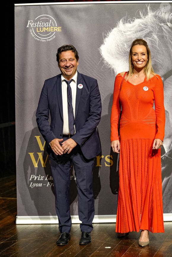 Laurent Gerra et Christelle Bardet - Photocall de la cérémonie de remise du Prix Lumière à W.Wenders à l'occasion de la 15ème Edition du Festival Lumière de Lyon. Le 20 octobre 2023
© Sandrine Thesillat / Panoramic / Bestimage