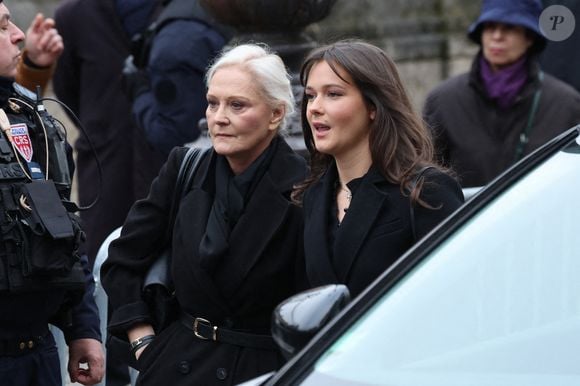 Comme sa soeur Marie-Caroline et sa fille Nolwenn Olivier, ex-compagne de Jordan Bardella
Marie-Caroline Le Pen et sa fille Nolwenn Olivier -  Arrivées à l'hommage à Jean-Marie Le Pen en l’église Notre-Dame du Val-de-Grâce à Paris le 16 janvier 2025.

© Cyril Moreau / Bestimage