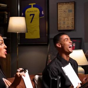 Le couple a officialisé son union après dix ans de vie commune en postant la même photo sur leur compte Instagram respectif.

Cristiano Ronaldo et Georgina Rodriguez sur la chaîne YouTube de Cristiano Ronaldo

Backgrid UK/ Bestimage