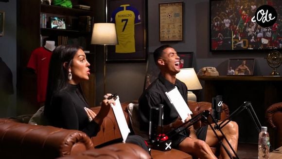Le couple a officialisé son union après dix ans de vie commune en postant la même photo sur leur compte Instagram respectif.

Cristiano Ronaldo et Georgina Rodriguez sur la chaîne YouTube de Cristiano Ronaldo

Backgrid UK/ Bestimage