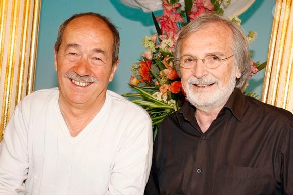Mais si les Charlots nous ont fait rire pendant près de 30 ans, dans les coulisses, il est arrivé que ça tourne au vinaigre. Jean Sarrus, disparu à l'âge de 79 ans, s'était en effet brouillé avec un autre Charlot : Gérard Rinaldi, relate "Le Parisien", ce jeudi 20 février 2025.
Jean Sarrus et Gérard Rinaldi. CEDRIC PERRIN / BESTIMAGE