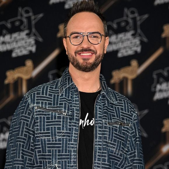 Plusieurs mois après avoir lâché la présentation de "Tout le monde veut prendre sa place", Jarry serait-il prêt à revenir ? 

Jarry au photocall de la 26ème édition des NRJ Music Awards à Cannes. © Bebert-Guignebourg/Bestimage