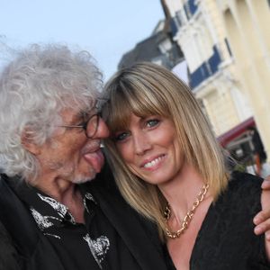 C'était en 2010 alors que Louis Bertignac était déjà père de deux filles, Lola et Lili.

Louis Bertignac et sa compagne Laetitia Brichet sur le tapis rouge lors du 35ème festival du film de Cabourg le 11 juin 2021

© Coadic Guirec / Bestimage