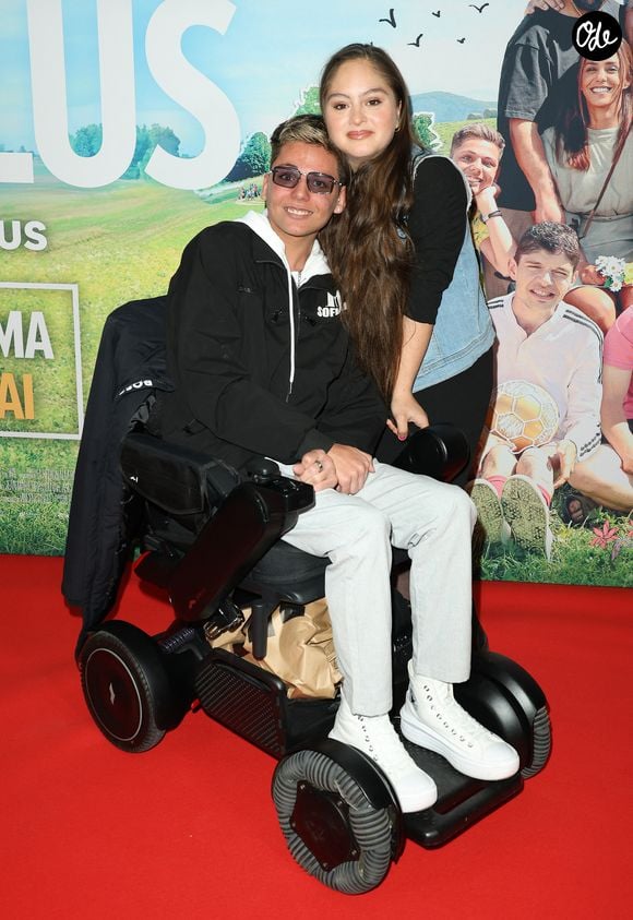 On la voit discuter avec les invitées, poser devant les objectifs et profiter de cette célébration organisée pour marquer les deux ans de l'enseigne. 

Sofian Ribes et Mayane Sarah El Baze - Avant-Première du film "Un p'tit truc en plus" au cinema UGC Normandie à Paris le 25 avril 2024. © Coadic Guirec/Bestimage