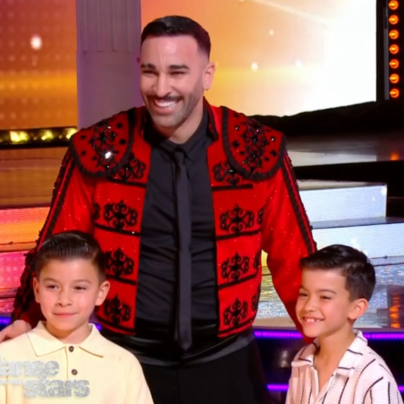 Adil Rami a vécu une grande soirée lors du dernier prime de "Danse avec les stars"

Adil Rami et ses jumeaux dans "Danse avec les stars", capture d'écran TF1