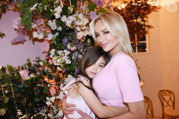 Adriana Karembeu avec sa fille Nina - A l'occasion de la fête des Mères, Adriana Karembeu et Lenôtre s'associent pour créer l'entremets "Nina" au Pré Catelan à Paris le 29 avril 2025.© Rachid Bellak/Bestimage