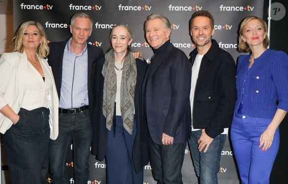 Flavie Flament, Julien Arnaud, Delphine Ernotte (Directrice générale de France Télévisions), William Leymergie, Damien Thévenot, Maya Lauqué - Photocall à l'occasion des 40 ans de l'émission "Télématin" au siège de France Télévisions à Paris le 6 février 2025.  © Coadic Guirec/Bestimage