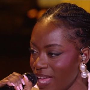 Sarah est revenue sur son duo avec Pascal Obispo lors du dernier prime. Capture d'écran TF1