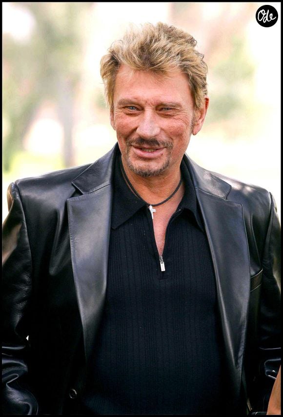 Ce monument dédiée à la mémoire du musicien est abondamment recouvert de fleurs décoratives

Festival Du Film De Cognac, Photocall du jury
Johnny Hallyday 
Crédit : Guillaume Gaffiot/Bestimage