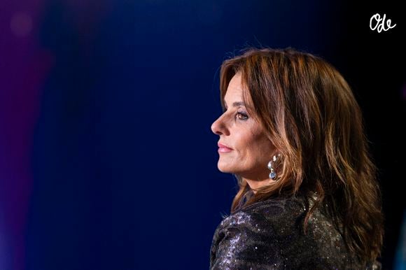 "Mais c'est un tabou. J'ai des copains qui passent des heures, et c'est horrible parce que je tiens 3 minutes. Et après, je ne l'aime même plus mon enfant qui m'impose ça, je lui en veux en fait."

Faustine Bollaert lors de l'enregistrement de l'émission "La Boîte à secrets" diffusée le 26 septembre 2025 sur France 3, dans les studios du Lendit à Saint-Denis, Seine Saint-Denis, France, le 8 septembre 2025. 

© Pierre Perusseau/Bestimage