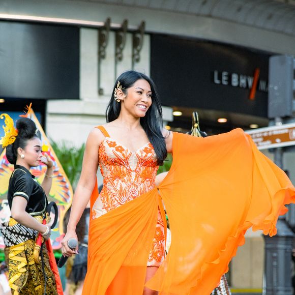 BHV Marais célèbre l'Indonésie avec des danseurs traditionnels, l'Ambassadeur d'Indonésie en France, et la chanteuse Anggun se produisant rue de Rivoli devant l'Hôtel de Ville, à Paris, France, le 8 juin 2022. Photo by Jana Call me J/ABACAPRESS.COM