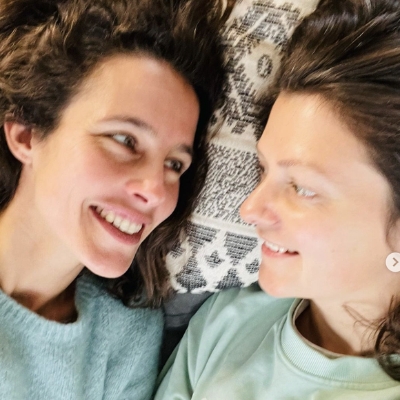 Les choses se précisent pour Clémence Castel et sa compagne Marie !

Marie, la compagne de Clémence Castel est enceinte. Le couple se fréquente depuis 6 ans.