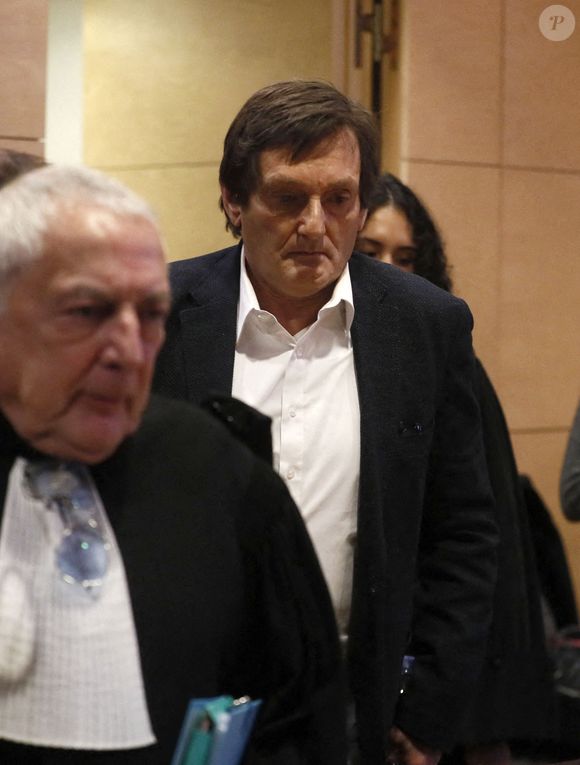 Pierre Palmade au tribunal de Melun avec ses avocats pour son procès pour blessures involontaires à la suite d'un accident de la route en février 2023 dans lequel sa voiture a percuté un autre véhicule à Melun. Le 20 novembre 2024. © Christophe Clovis / Bestimage