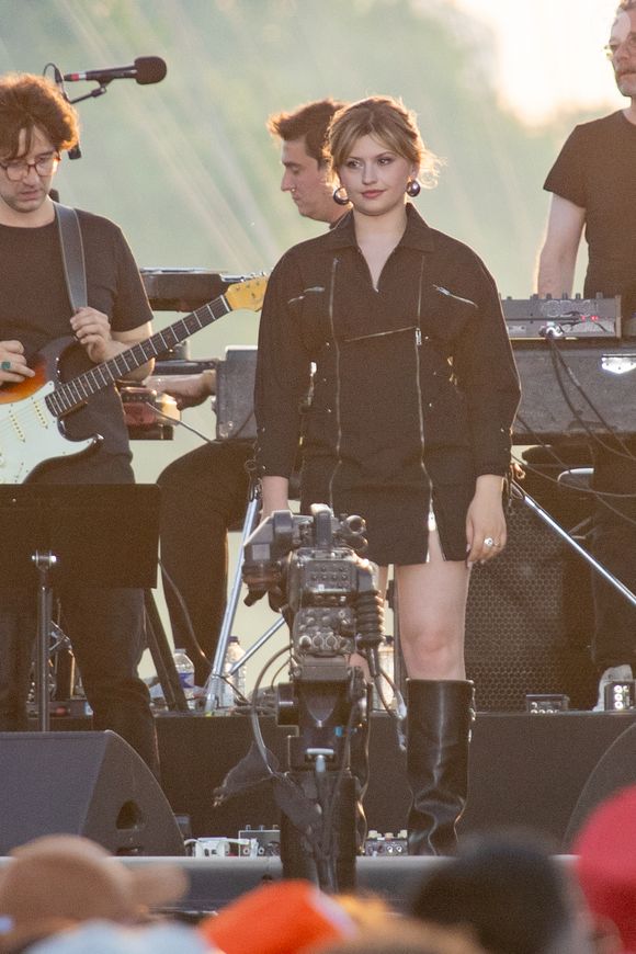 Marine, grande gagnante de la dernière édition en date de la "Star Academy", s'est également produite sur scène.

Marine (Star Ac) - Soirée du "Grand Concert de la fête de la musique" au Jardin des Tuileries, autour de la vasque olympique, présentée par D. Bürki et M. Bouhafsi et retransmis en direct sur France 2 à Paris le 21 juin 2025. © Marc Ausset-Lacroix - Jack Tribeca - Christophe Clovis / Bestimage