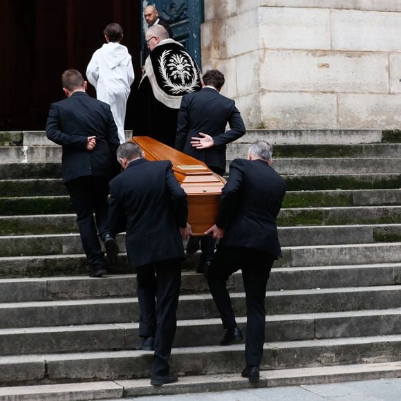 Illustration cercueil - Arrivées aux obsèques de Niels Arestrup à l'Église Saint-Roch à Paris. Le 10 décembre 2024
© Christophe Clovis / Bestimage