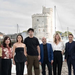 Les membres du jury : Juliette Sol, présidente du jury, Virginie Grimaldi, Sofia Essaidi, Louis Farge, Clément Tery, Alice Chegaray-Breugnot et Yannick Choirat participent à la séance photo du jury lors du 27e Festival de fiction de La Rochelle, le 16 septembre 2025 à La Rochelle, en France. Photo de David NIVIERE/ABACAPRESS.COM